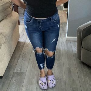 Cute ankle skinny jeans.